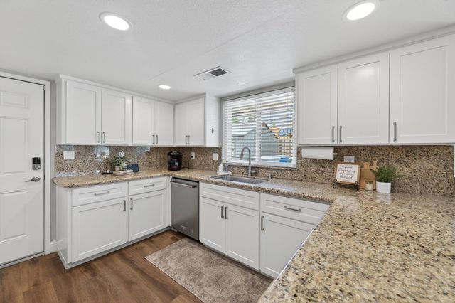 997 Pistachio Avenue, Clovis, CA 93611