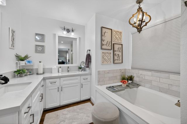997 Pistachio Avenue, Clovis, CA 93611