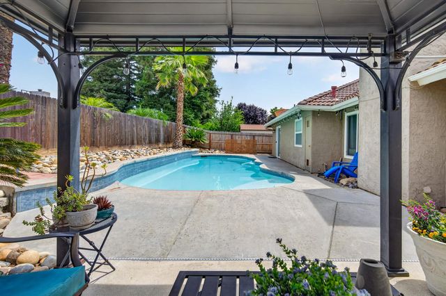 997 Pistachio Avenue, Clovis, CA 93611