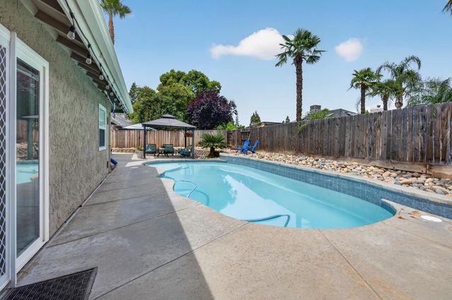 997 Pistachio Avenue, Clovis, CA 93611