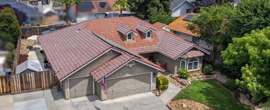 997 Pistachio Avenue, Clovis, CA 93611