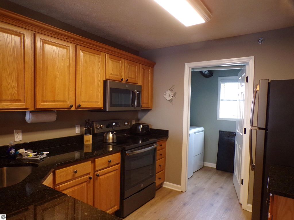 Image 4 of property listing at 1246 Sunnyside Dr # 1, Cadillac, MI 49601