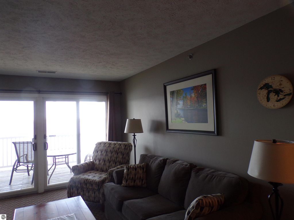 Image 7 of property listing at 1246 Sunnyside Dr # 1, Cadillac, MI 49601