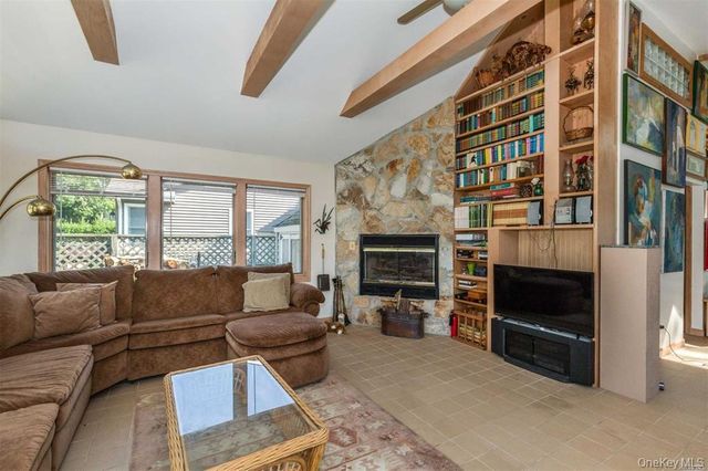 18 Tarpon Road, East Quogue, NY 11942