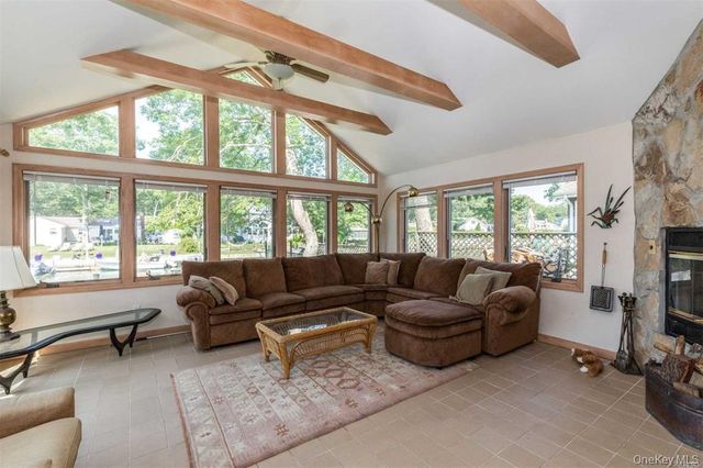 18 Tarpon Road, East Quogue, NY 11942