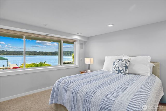 842 W Lake Sammamish Parkway SE, Bellevue, WA 98008