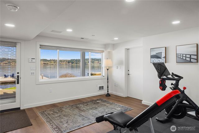 842 W Lake Sammamish Parkway SE, Bellevue, WA 98008