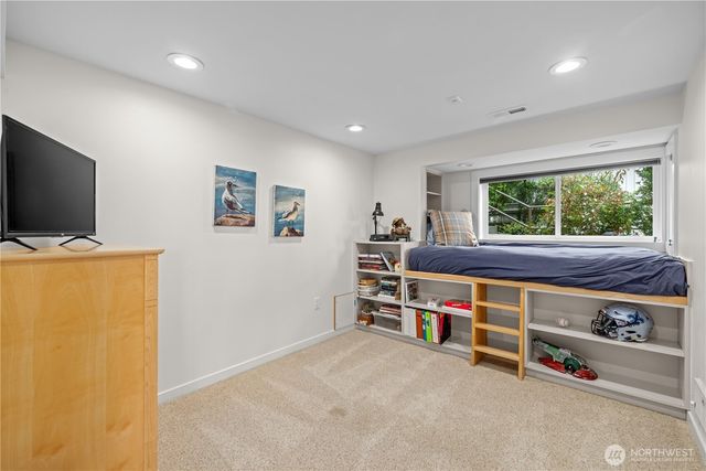 842 W Lake Sammamish Parkway SE, Bellevue, WA 98008