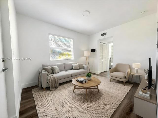1710 NW 1st Ct 13, Miami, FL 33136