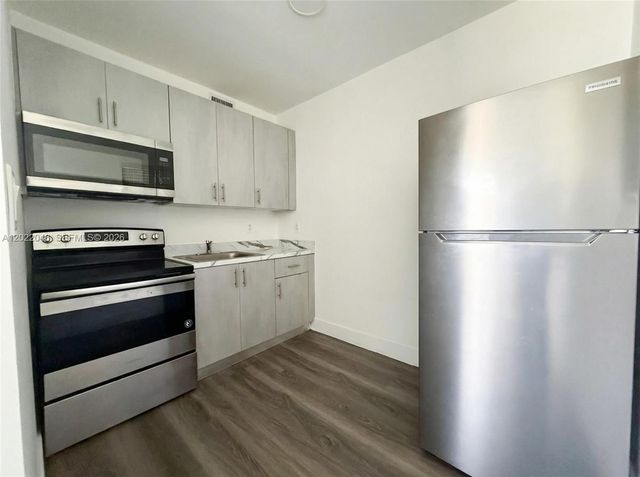 1710 NW 1st Ct 13, Miami, FL 33136
