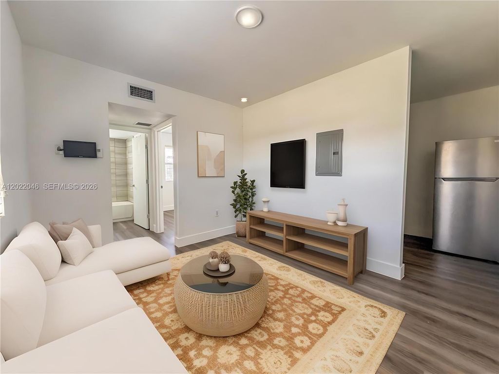 1710 NW 1st Ct 13, Miami, FL 33136