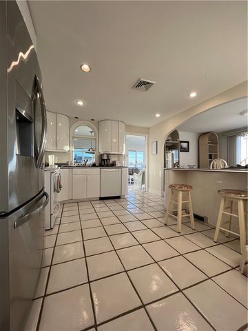 17 Chartier Circle, Newport, RI 02840