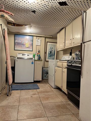 17 Chartier Circle, Newport, RI 02840