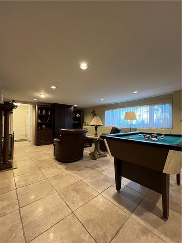 17 Chartier Circle, Newport, RI 02840