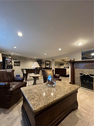 17 Chartier Circle, Newport, RI 02840