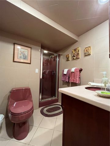 17 Chartier Circle, Newport, RI 02840