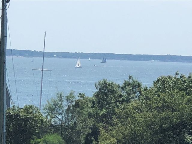 17 Chartier Circle, Newport, RI 02840