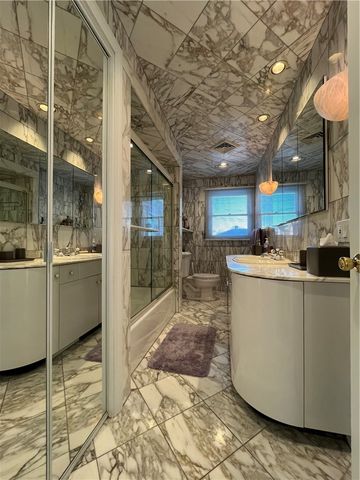 17 Chartier Circle, Newport, RI 02840