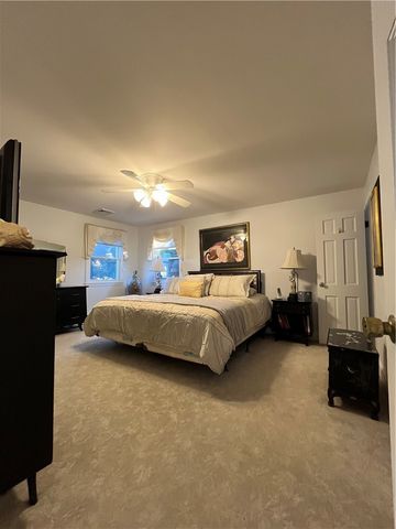 17 Chartier Circle, Newport, RI 02840