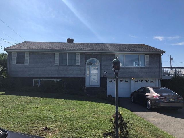 17 Chartier Circle, Newport, RI 02840