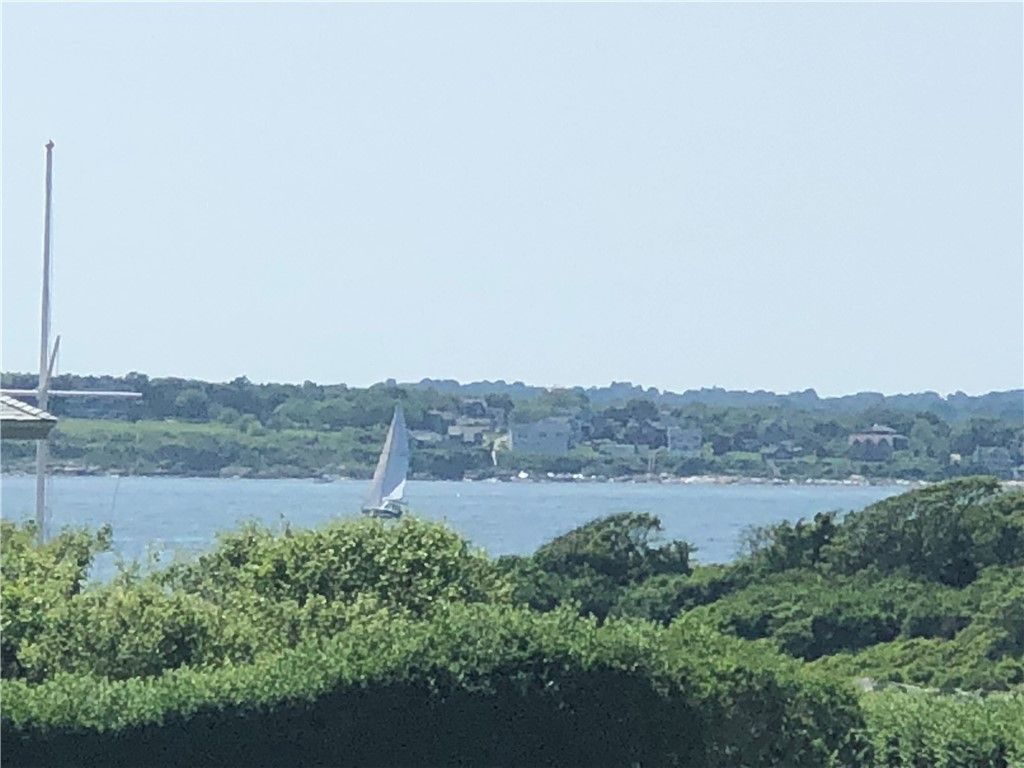 17 Chartier Circle, Newport, RI 02840
