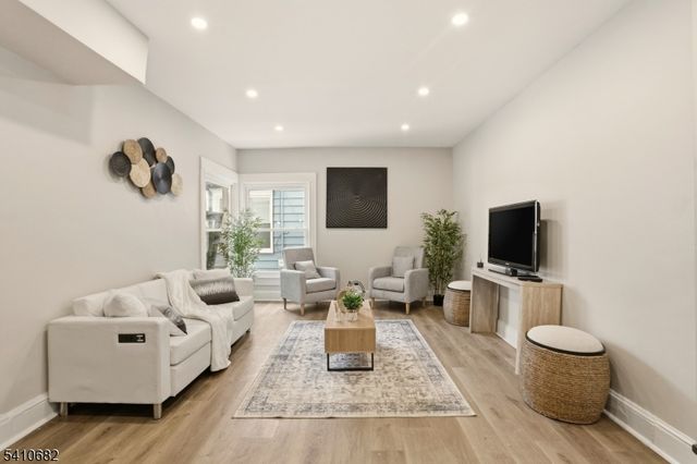 143 Smith St, Newark City, NJ 07106