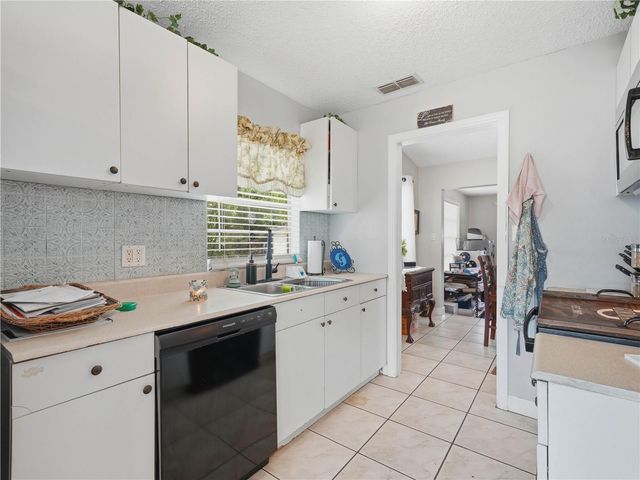 407 S 12TH STREET, Lake Wales, FL 33853