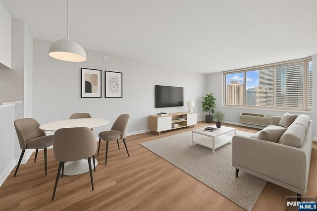 1 2nd Street 1006, Jersey City, NJ 07302