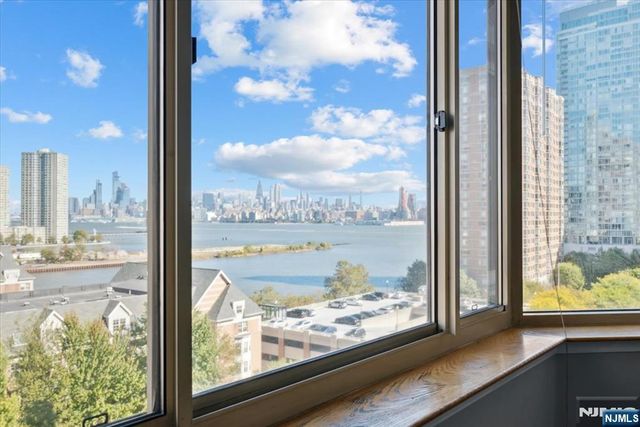 1 2nd Street 1006, Jersey City, NJ 07302