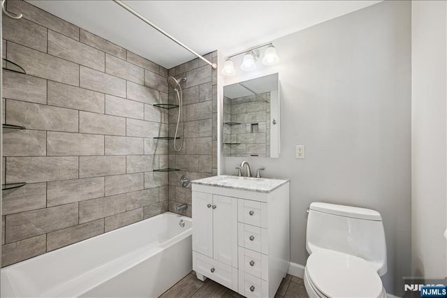 1 2nd Street 1006, Jersey City, NJ 07302