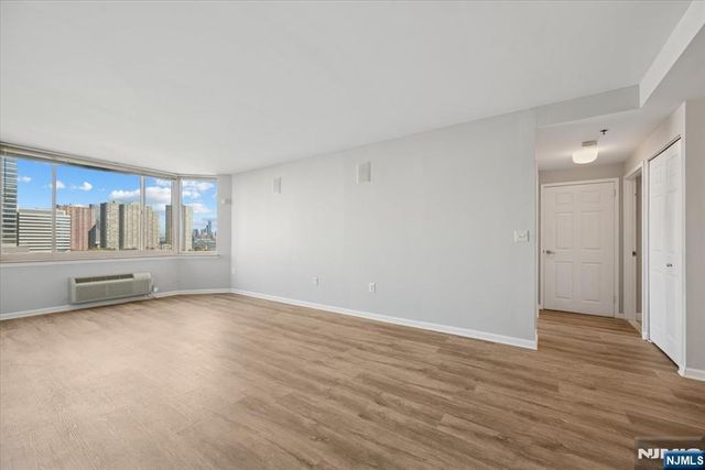 1 2nd Street 1006, Jersey City, NJ 07302