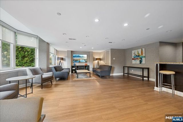 1 2nd Street 1006, Jersey City, NJ 07302