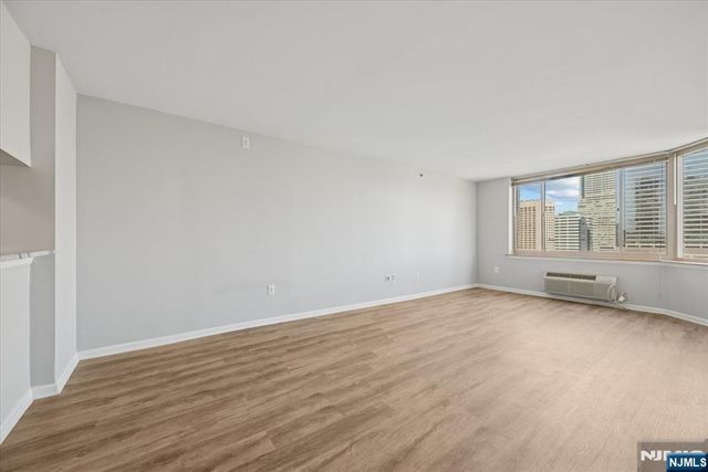 1 2nd Street 1006, Jersey City, NJ 07302