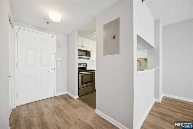 1 2nd Street 1006, Jersey City, NJ 07302