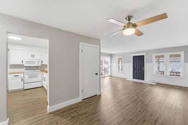 813 NW Greenwood Street 31, Ankeny, IA 50023