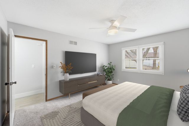 813 NW Greenwood Street 31, Ankeny, IA 50023