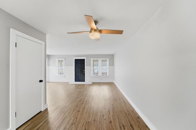 813 NW Greenwood Street 31, Ankeny, IA 50023