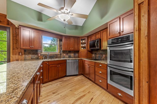 979 Clift Cave Road, Soddy Daisy, TN 37379