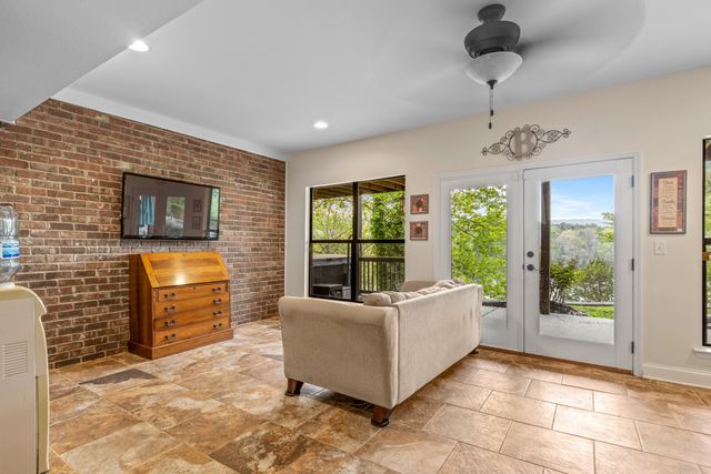 979 Clift Cave Road, Soddy Daisy, TN 37379