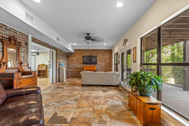 979 Clift Cave Road, Soddy Daisy, TN 37379