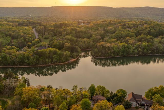 979 Clift Cave Road, Soddy Daisy, TN 37379