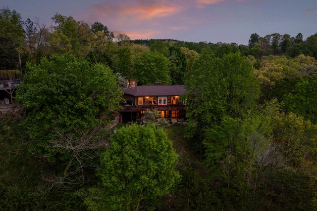 979 Clift Cave Road, Soddy Daisy, TN 37379