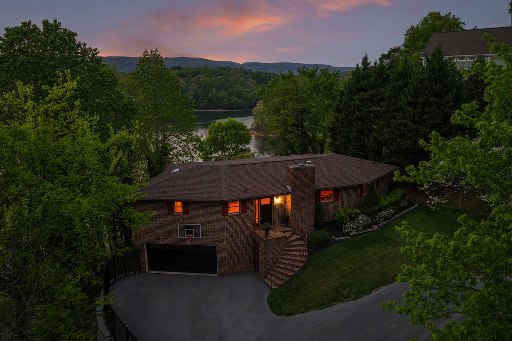 979 Clift Cave Road, Soddy Daisy, TN 37379