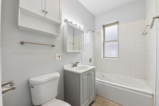 801 S Independence Boulevard 1, Chicago, IL 60624