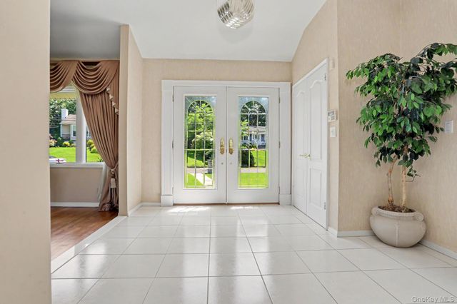 86 Somerset Road, New Rochelle, NY 10804