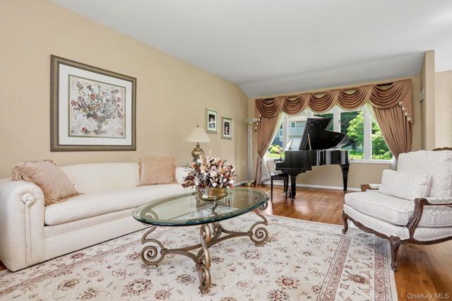 86 Somerset Road, New Rochelle, NY 10804