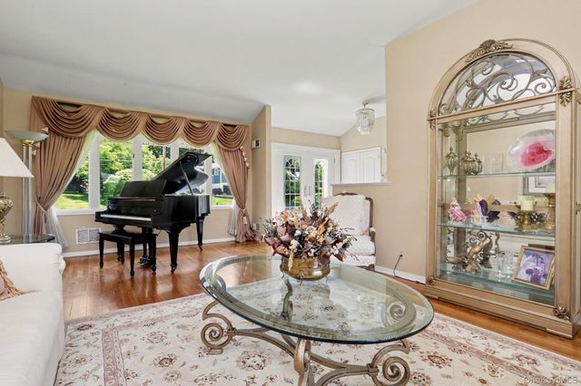 86 Somerset Road, New Rochelle, NY 10804