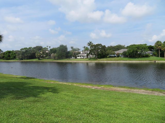 18480 SE Lakeside Drive, Jupiter, FL 33469