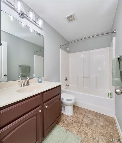 50 Village Circle Drive, Winfield, MO 63389