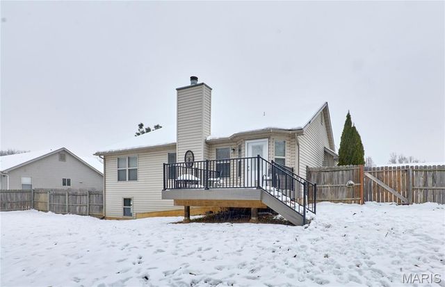 50 Village Circle Drive, Winfield, MO 63389